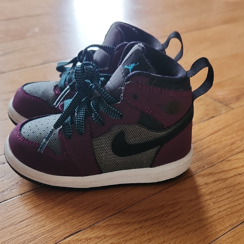 Nike Kids Purple and Gray Sneakers